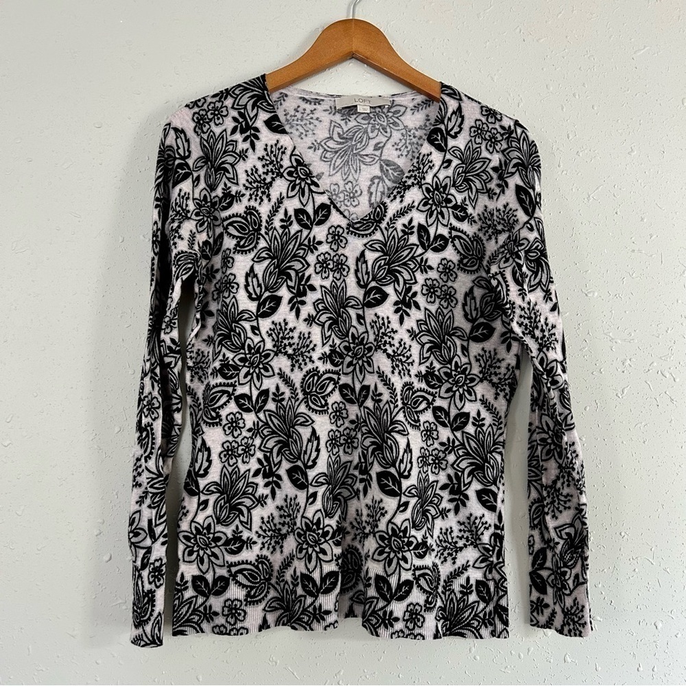 Loft Grey Black Paisley Soft Lightweight V-Neck Sweater Large